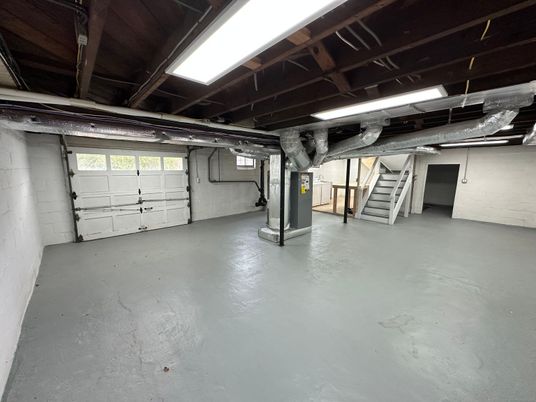 Garage, Interior, Wooden Beams