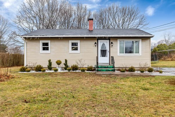 Backyard, Exterior, Facade, Cape Cod