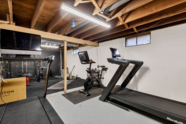Fitness Equipment, Interior, Wooden Beams, Wooden Ceilings