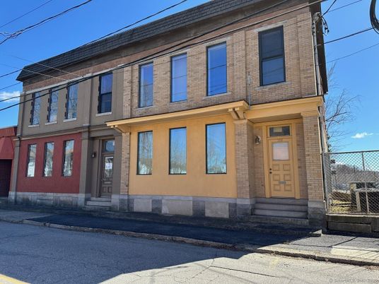 Exterior, Facade, Brick Facade, Rowhouse