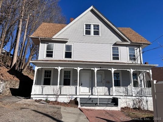 Exterior, Facade, Farmhouse