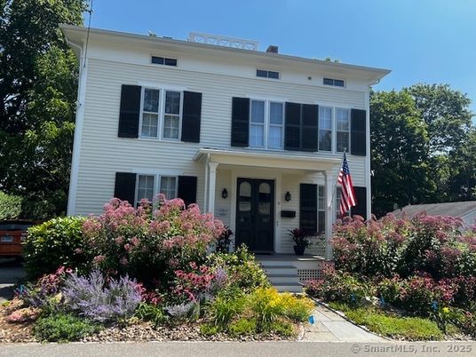 Exterior, Facade, American Foursquare