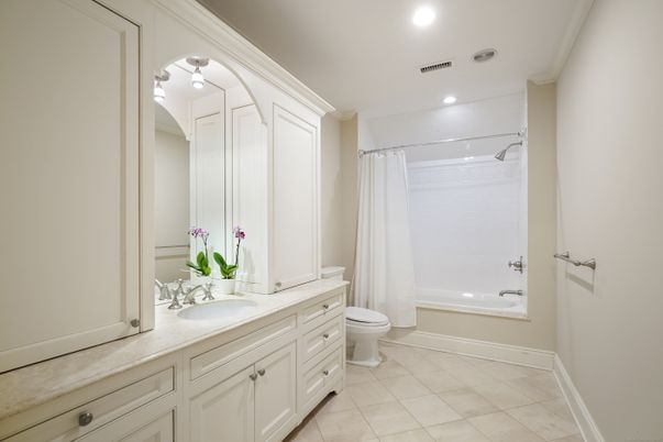Bathroom, Interior, Recessed Lighting