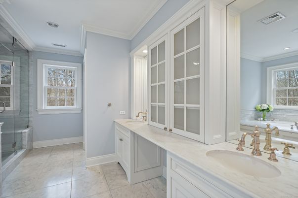 Bathroom, Dual Sink Vanities, Interior, Recessed Lighting