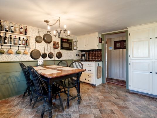 Chandelier, Dining room, Interior, Kitchen, Stone Walls
