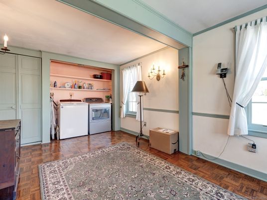 Interior, Washer, Wood Texture Flooring