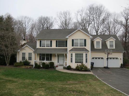 Attached, Exterior, Facade, Split Level