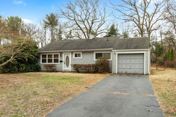 Attached, Exterior, Facade, Cape Cod