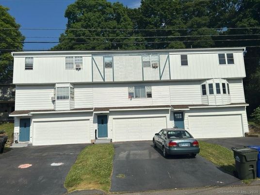 Attached, Exterior, Facade, Rowhouse