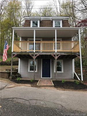 Exterior, Facade, American Foursquare
