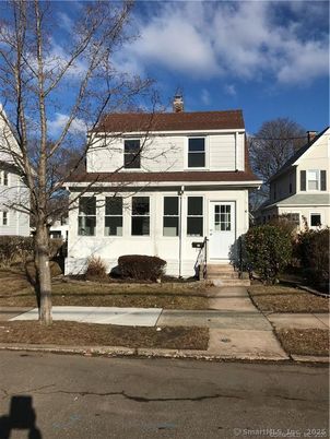 Exterior, Facade, American Foursquare