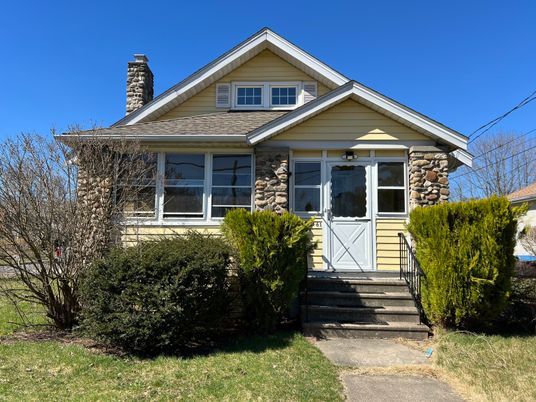 Exterior, Facade, American Craftsman