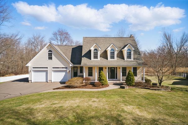 Attached, Exterior, Facade, Cape Cod