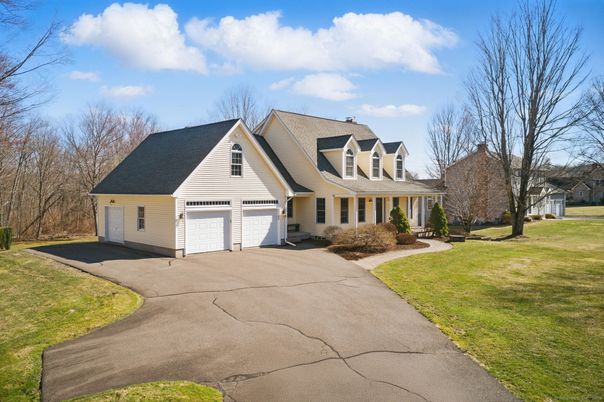 Attached, Exterior, Facade, Farmhouse