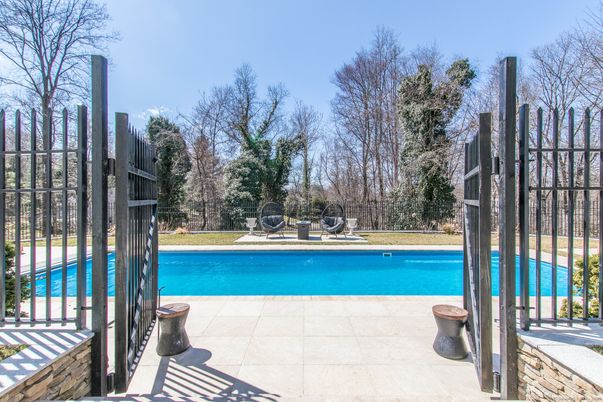 Exterior, Playground, Pool