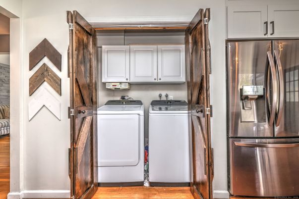 Interior, Washer, Wood Texture Flooring