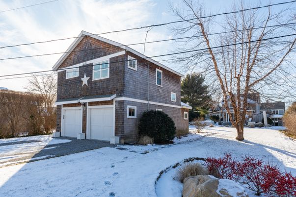 Attached, Exterior, Facade, Brick Facade, Split Level
