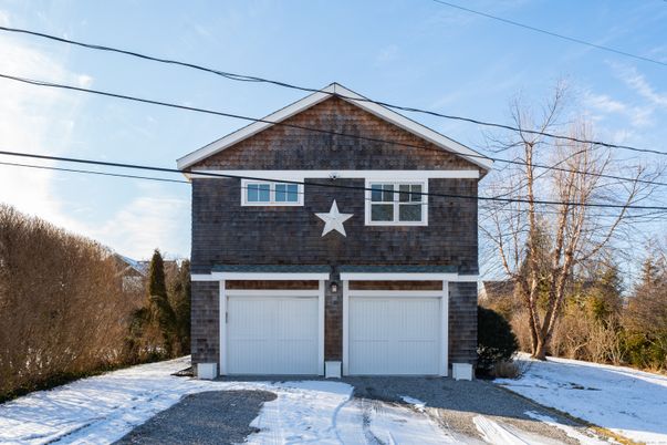 Attached, Exterior, Facade, Split Level