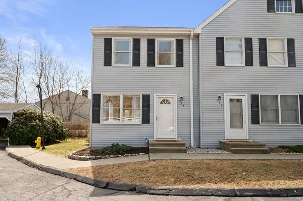 Exterior, Facade, Rowhouse