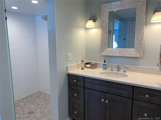 Bathroom, Interior, Recessed Lighting