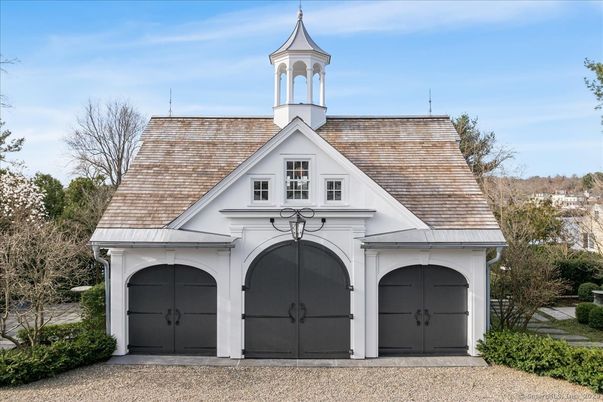 Attached, Exterior, Facade, None