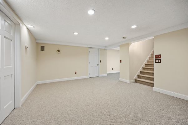 Empty room, Interior, Recessed Lighting