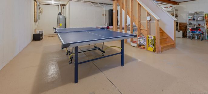 Game Room, Interior