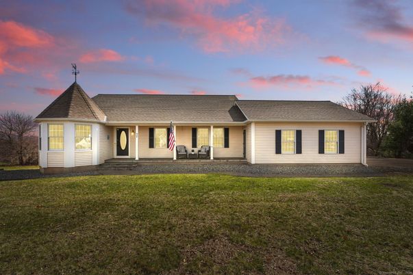 Exterior, Facade, Cape Cod