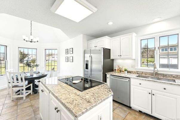 Chandelier, Dining room, Interior, Kitchen, Recessed Lighting, Stainless Steel Appliances