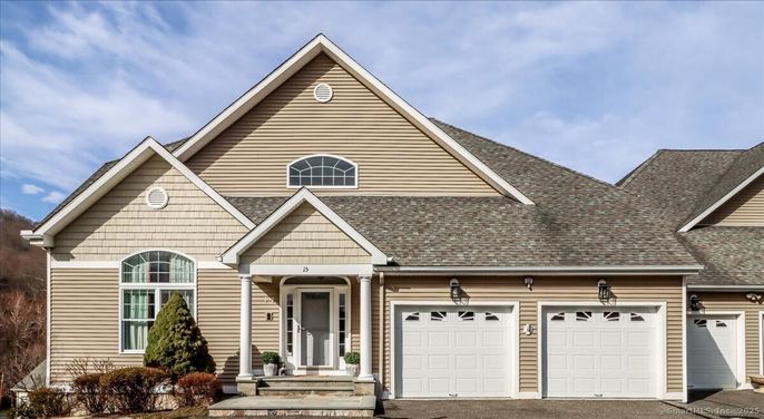 Attached, Exterior, Facade, American Craftsman