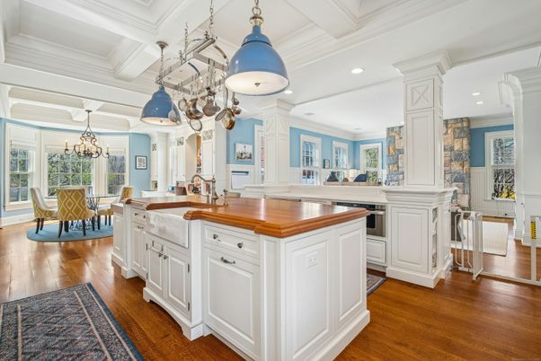 Chandelier, Dining room, Interior, Kitchen, Pendant Lights, Recessed Lighting, Wood Texture Flooring