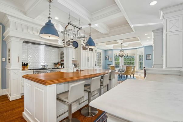 Chandelier, Dining room, Interior, Kitchen, Pendant Lights, Recessed Lighting, Wood Texture Flooring