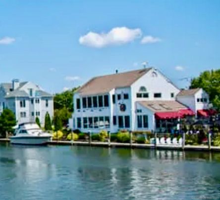 Exterior, Lake