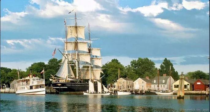 Exterior, Lake