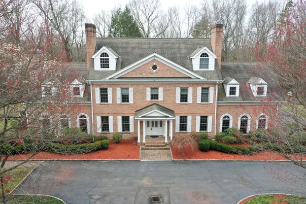 Exterior, Facade, Brick Facade, Georgian