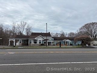 Exterior, Facade, Ranch