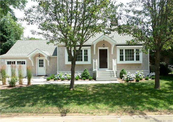 Exterior, Facade, Cape Cod
