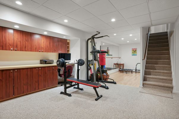 Fitness Equipment, Interior, Recessed Lighting, Wood Texture Flooring