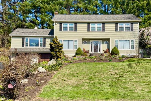 Exterior, Facade, Raised Ranch