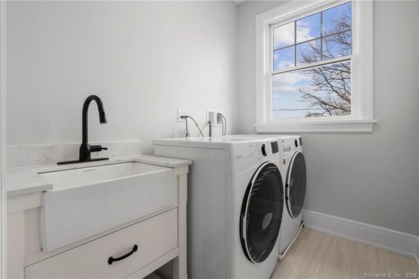 Interior, Washer, Wood Texture Flooring