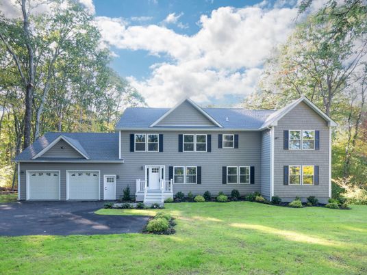 Attached, Exterior, Facade, Farmhouse
