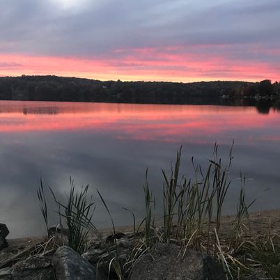 Exterior, Lake