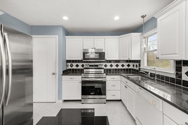Interior, Kitchen, Pendant Lights, Recessed Lighting, Stainless Steel Appliances