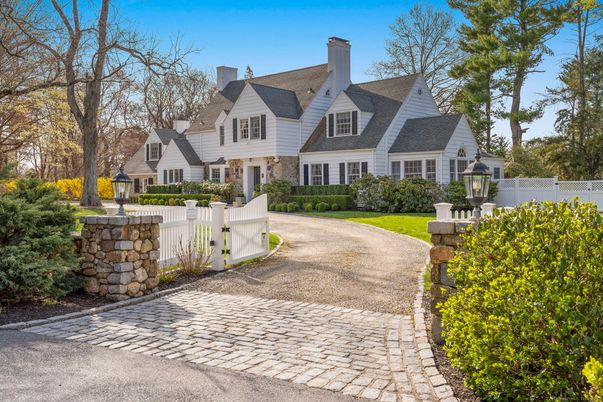 Backyard, Exterior, Facade, Cape Cod