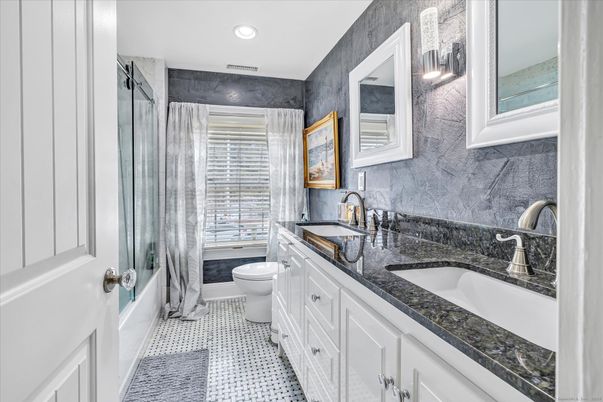 Bathroom, Dual Sink Vanities, Interior, Recessed Lighting