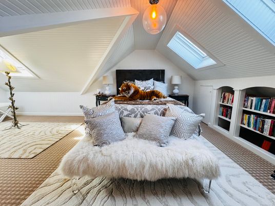 Bedroom, Interior, Pendant Lights