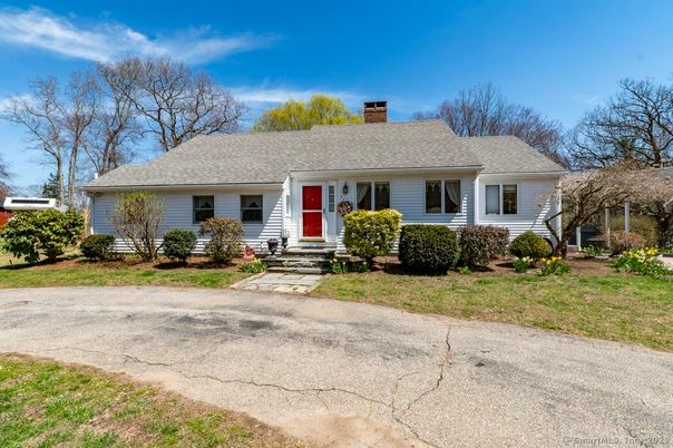 Exterior, Facade, Cape Cod