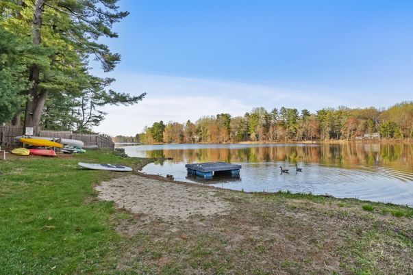 Exterior, Lake