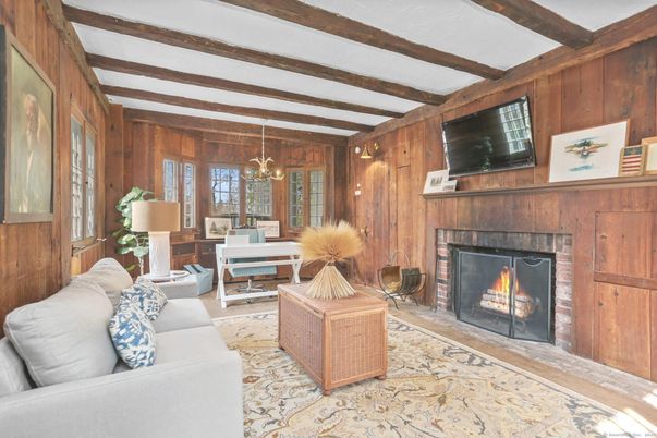 Chandelier, Dining room, Fireplace, Interior, Living room, Wooden Beams, Wooden Walls