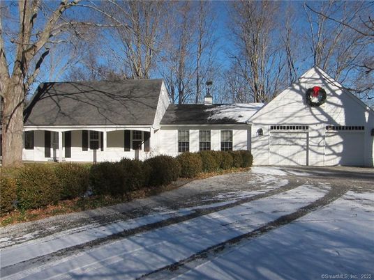 Attached, Exterior, Facade, Cape Cod